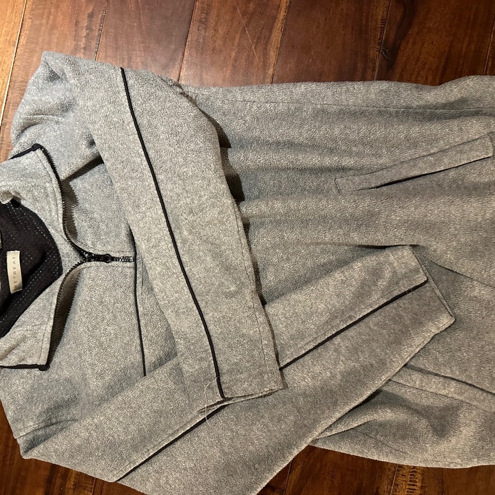 Grey fleece with detailed Lines